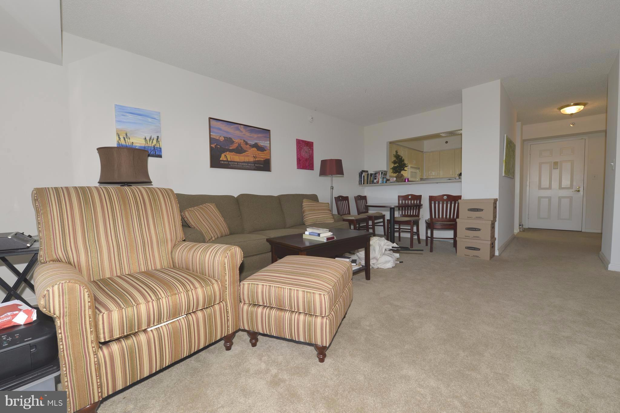 CARLYLE TOWERS - Residential Lease