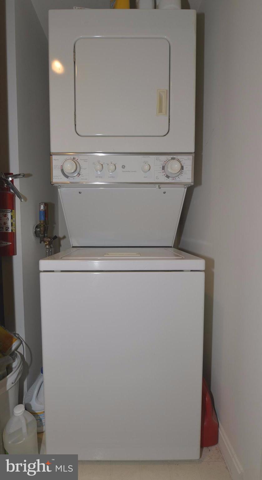 CARLYLE TOWERS - Residential Lease