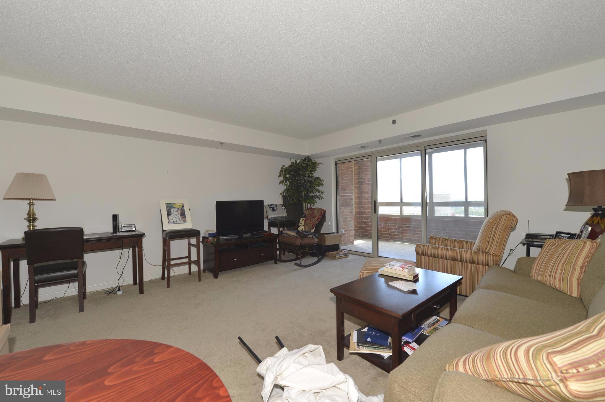 CARLYLE TOWERS - Residential Lease