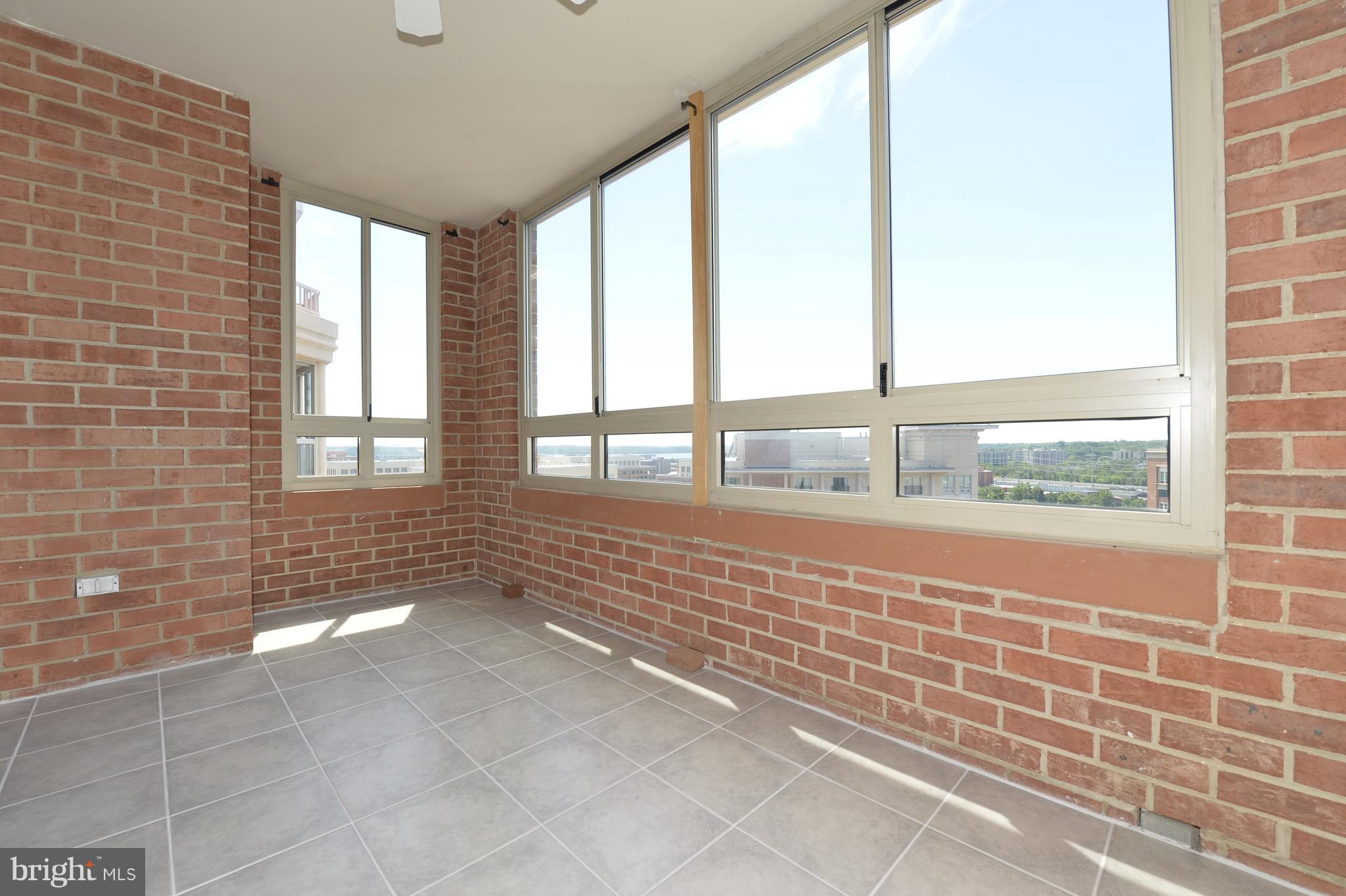 CARLYLE TOWERS - Residential Lease