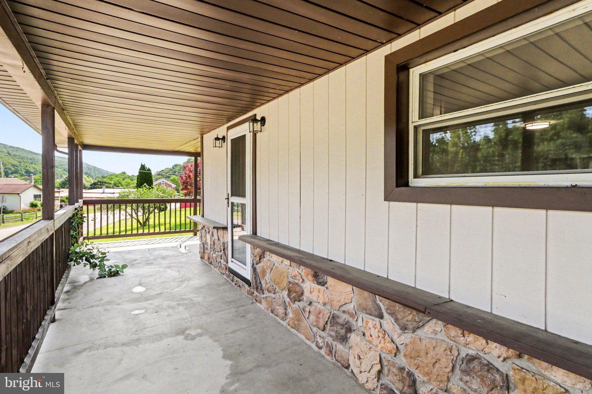 1624 URBAN ROAD