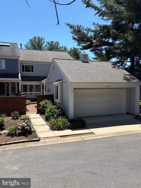 Townhouse For Sale - 20643 Highland Hall Drive Dr<br/> MONTGOMERY VILLAGE, MD 20886