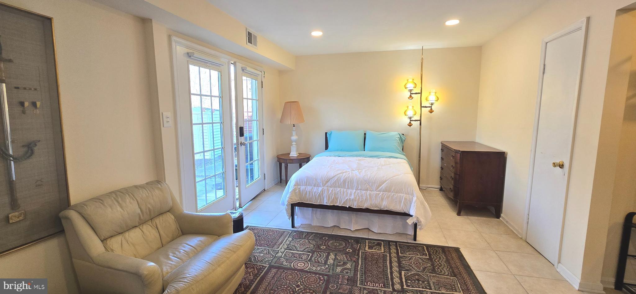 GREENWICH - Residential Lease