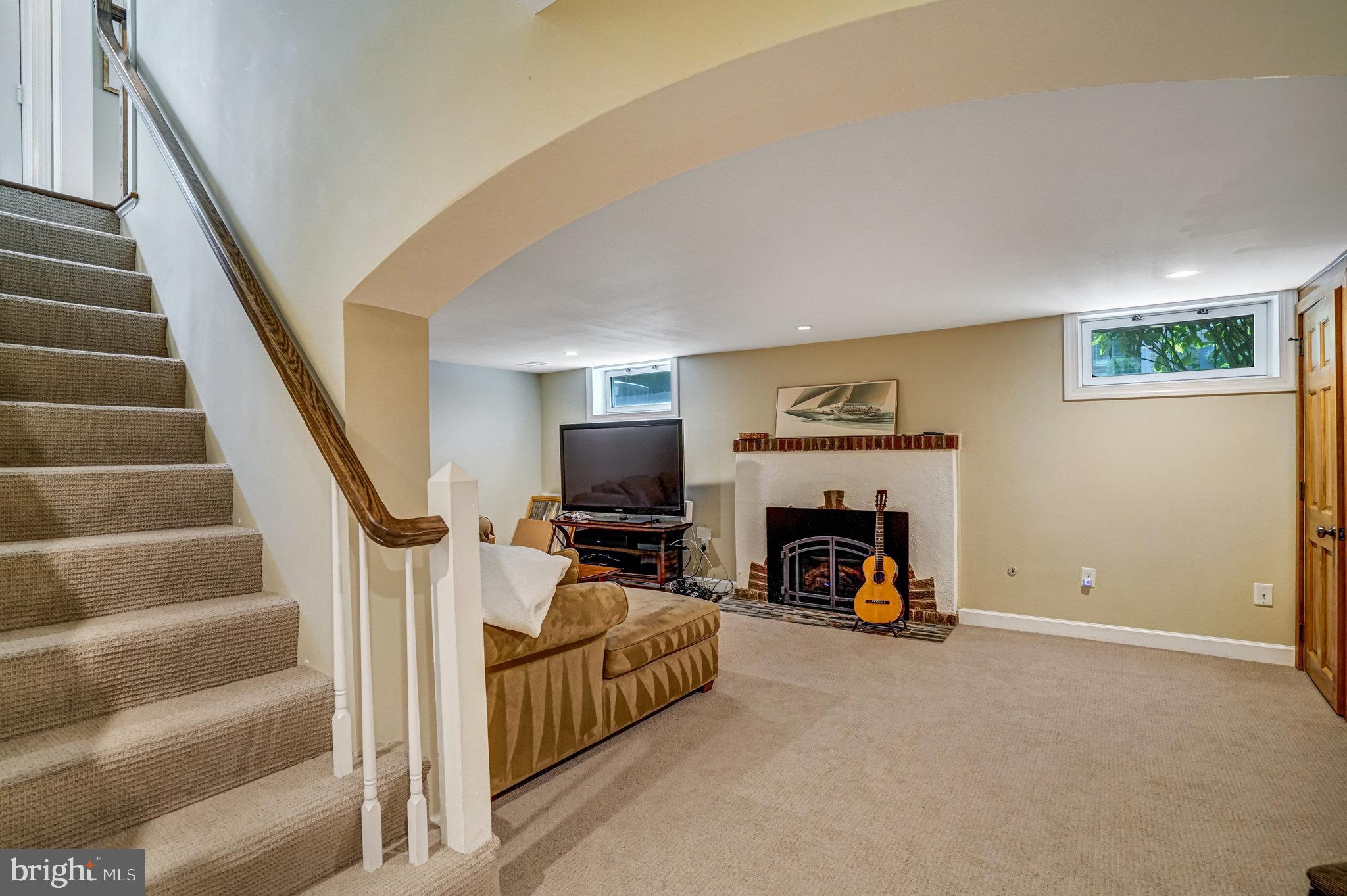 LYON VILLAGE - Residential Lease