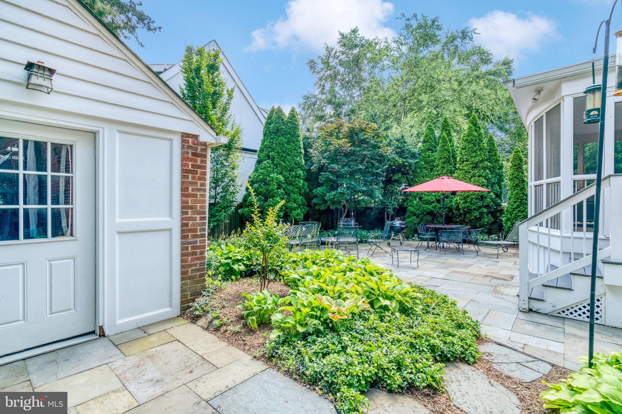 LYON VILLAGE - Residential Lease