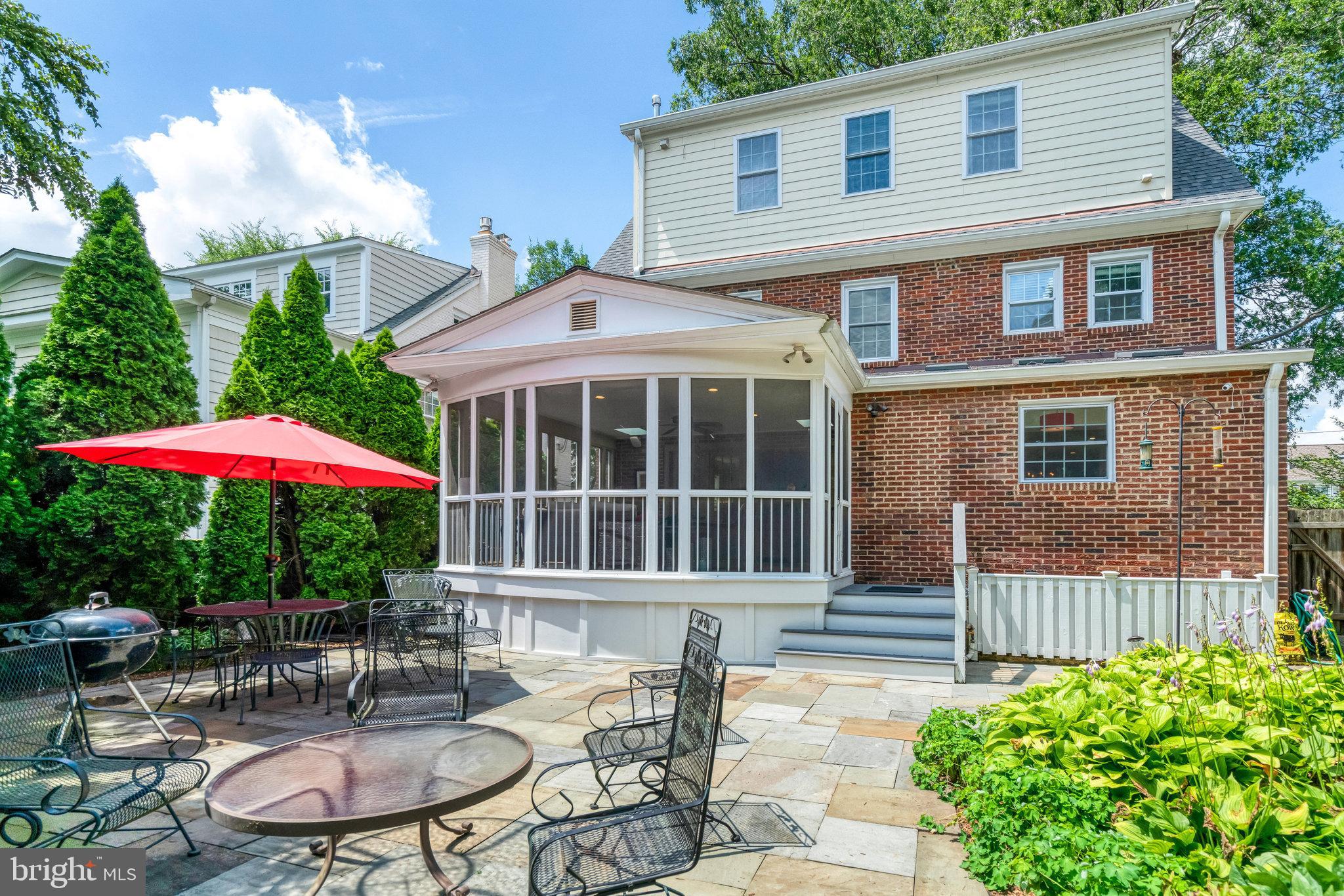 LYON VILLAGE - Residential Lease