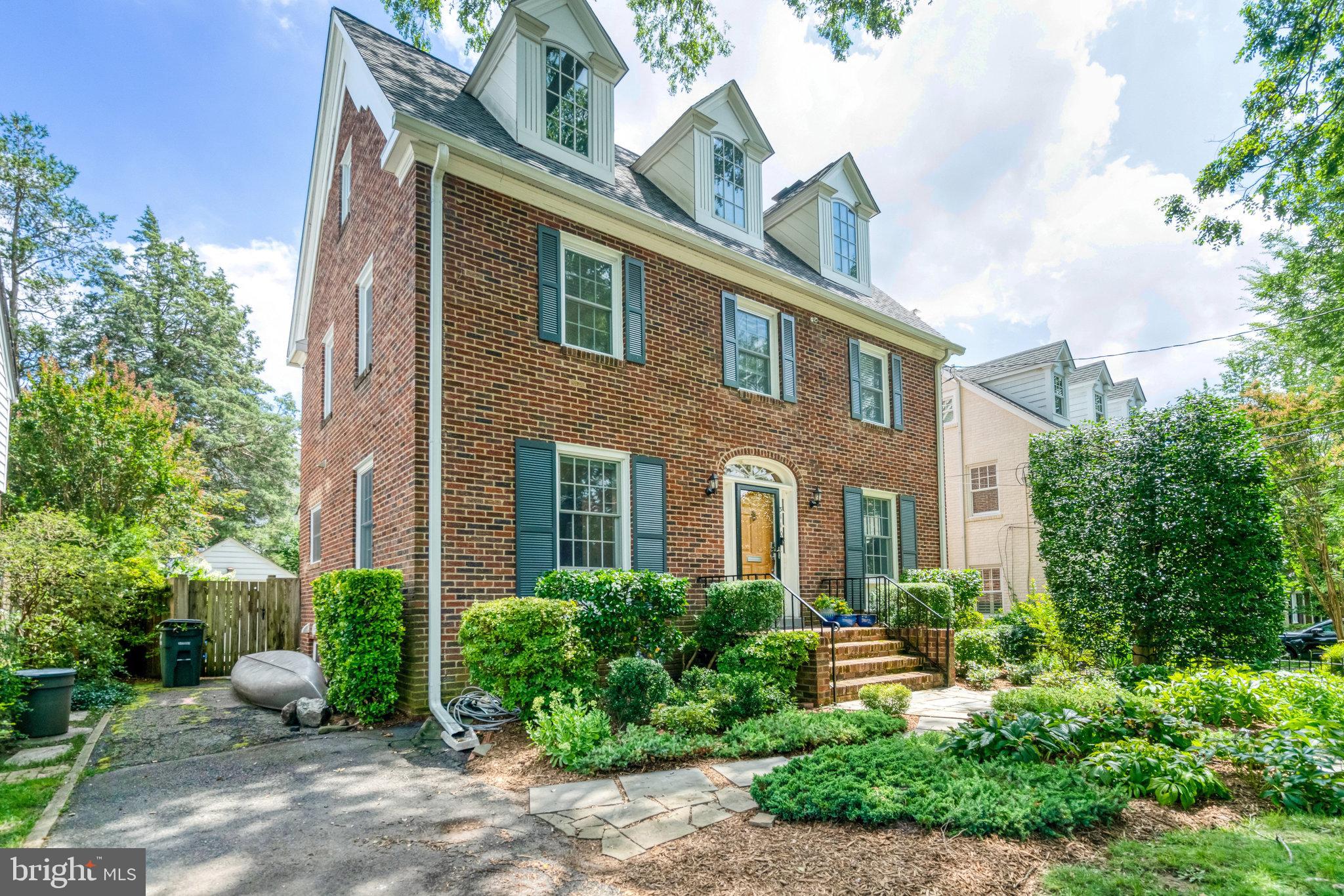 LYON VILLAGE - Residential Lease