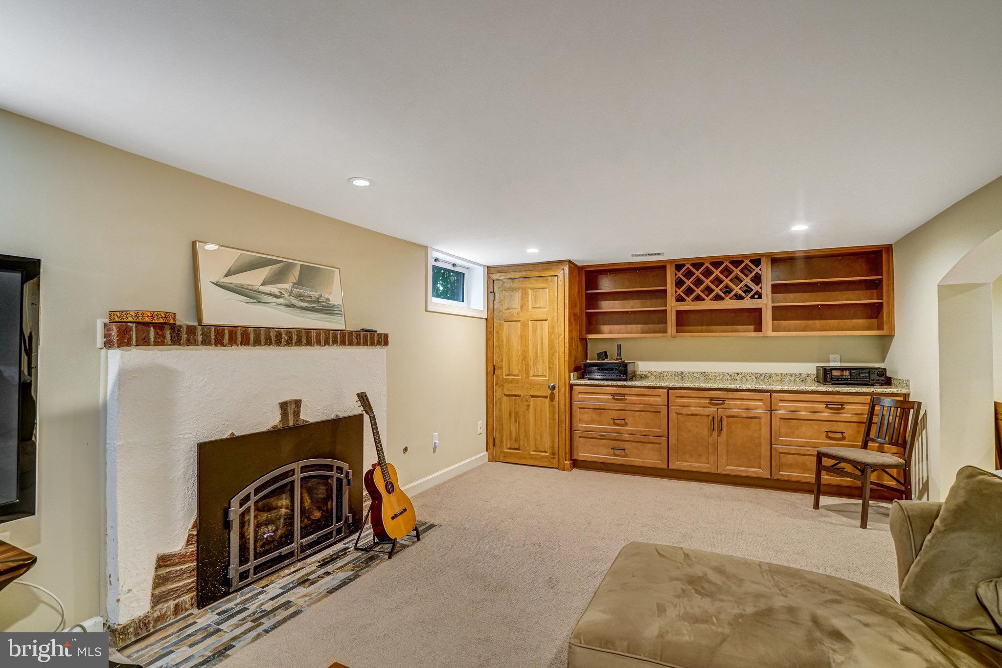 LYON VILLAGE - Residential Lease