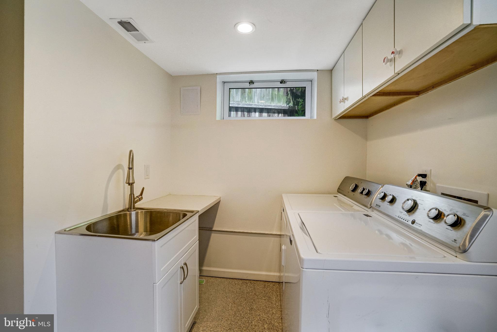 LYON VILLAGE - Residential Lease