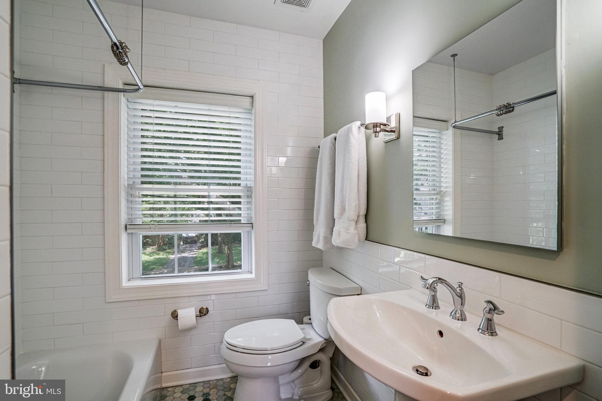 LYON VILLAGE - Residential Lease