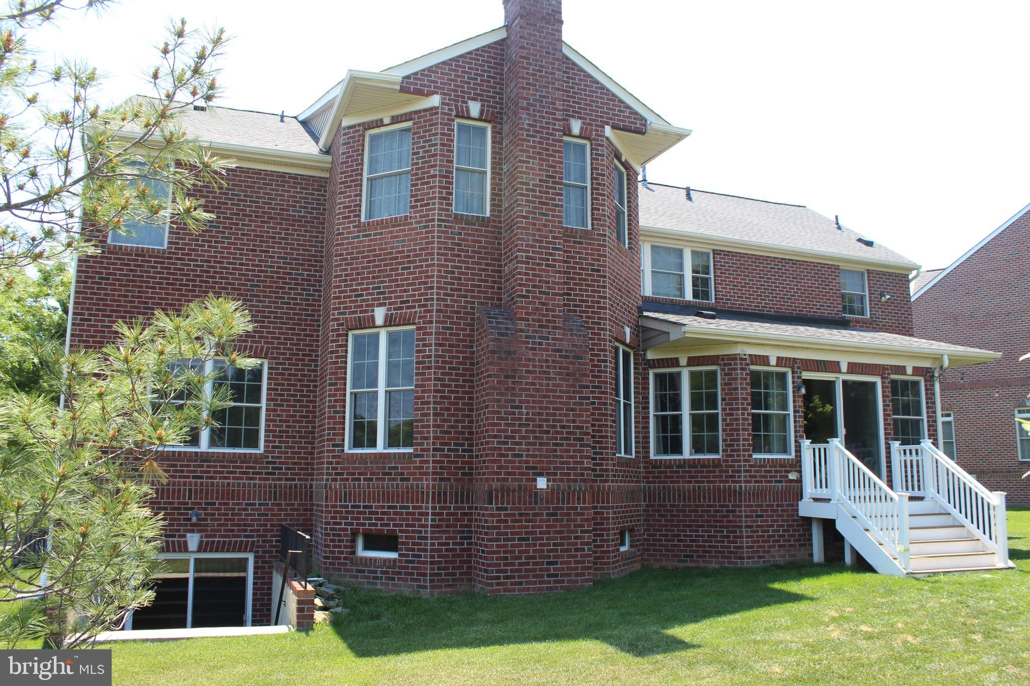 310 LYON COURT