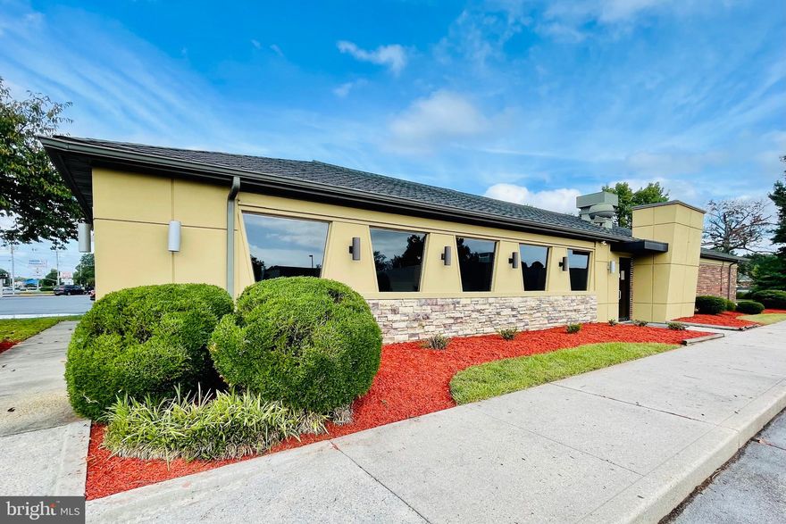 Retail/Restaurant Ready space between Rt 50 and Mt Hermon Road in Salisbury MD!! Great traffic, large shopping center adjacent, easy access from both Rt 50 and Rt 13 bypass! Hood systems along with other kitchen equipment and hookups make this a perfect location for a quick start restaurant. Plenty of parking and large dining area. Don't miss this one of a kind space!