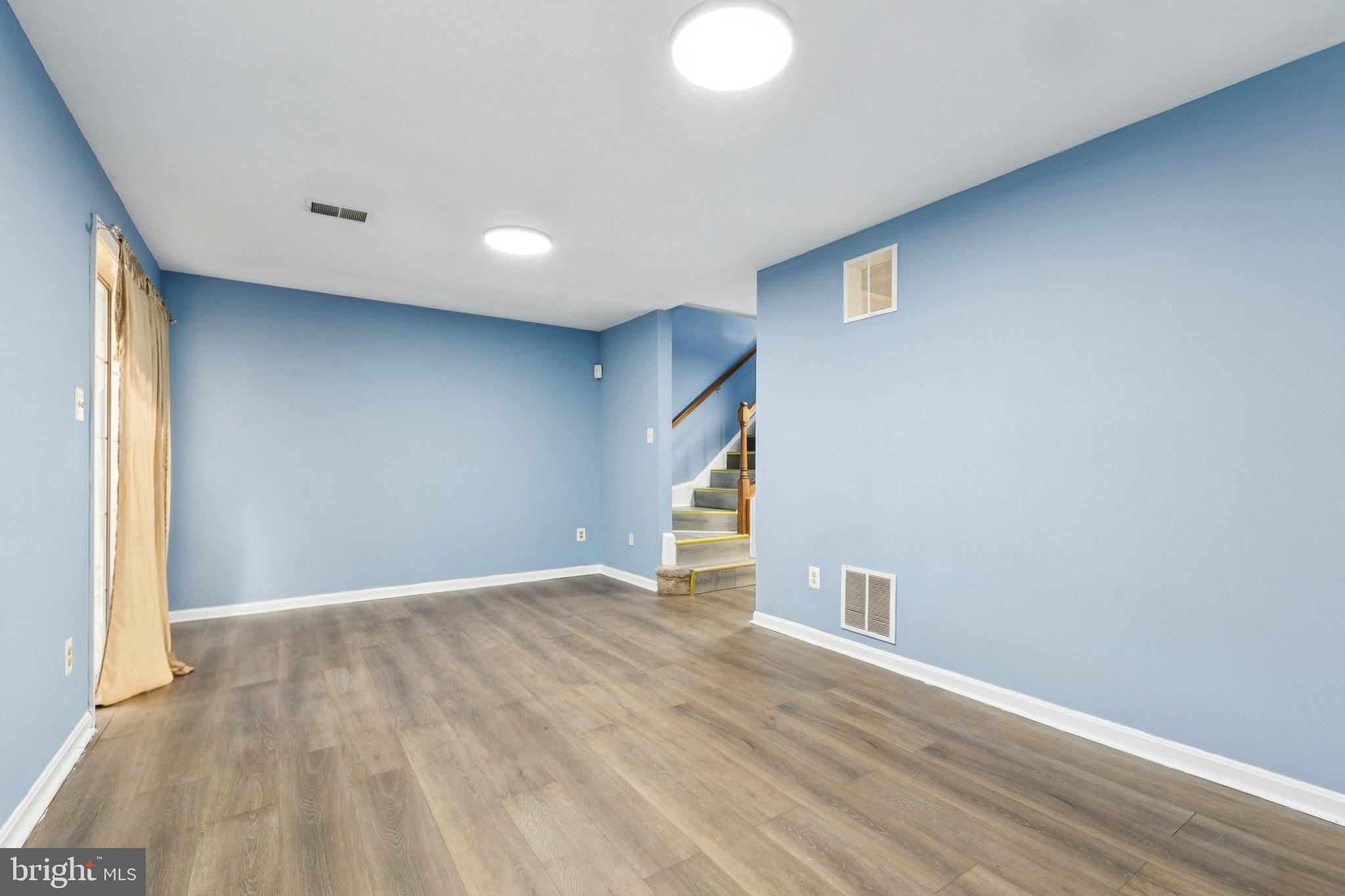 RIVER OAKS - Residential Lease