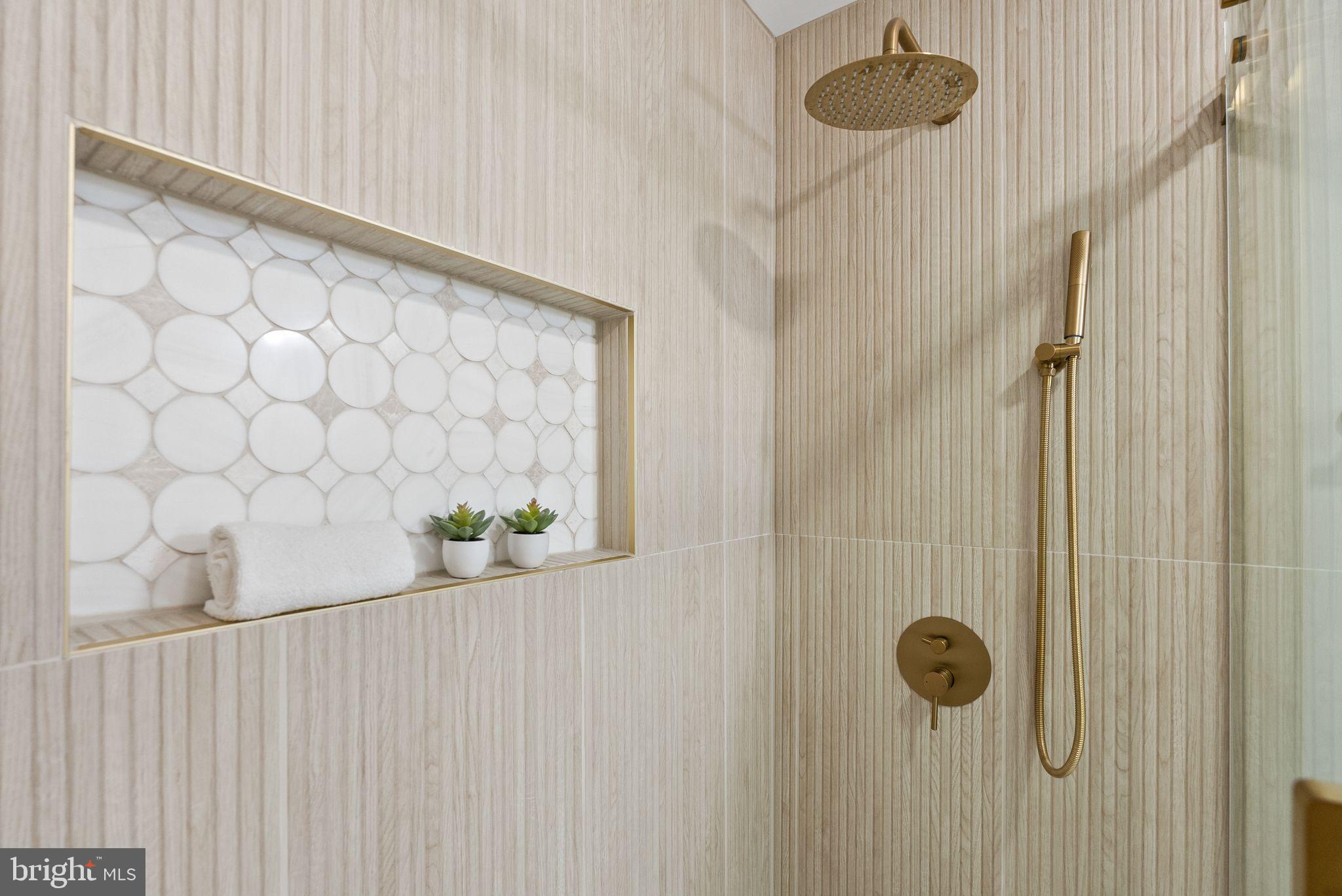 CARDEROCK SPRINGS - Residential