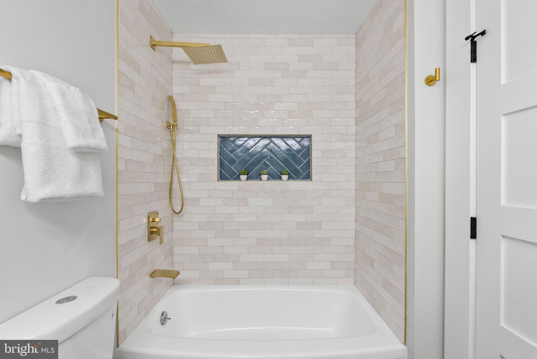 CARDEROCK SPRINGS - Residential