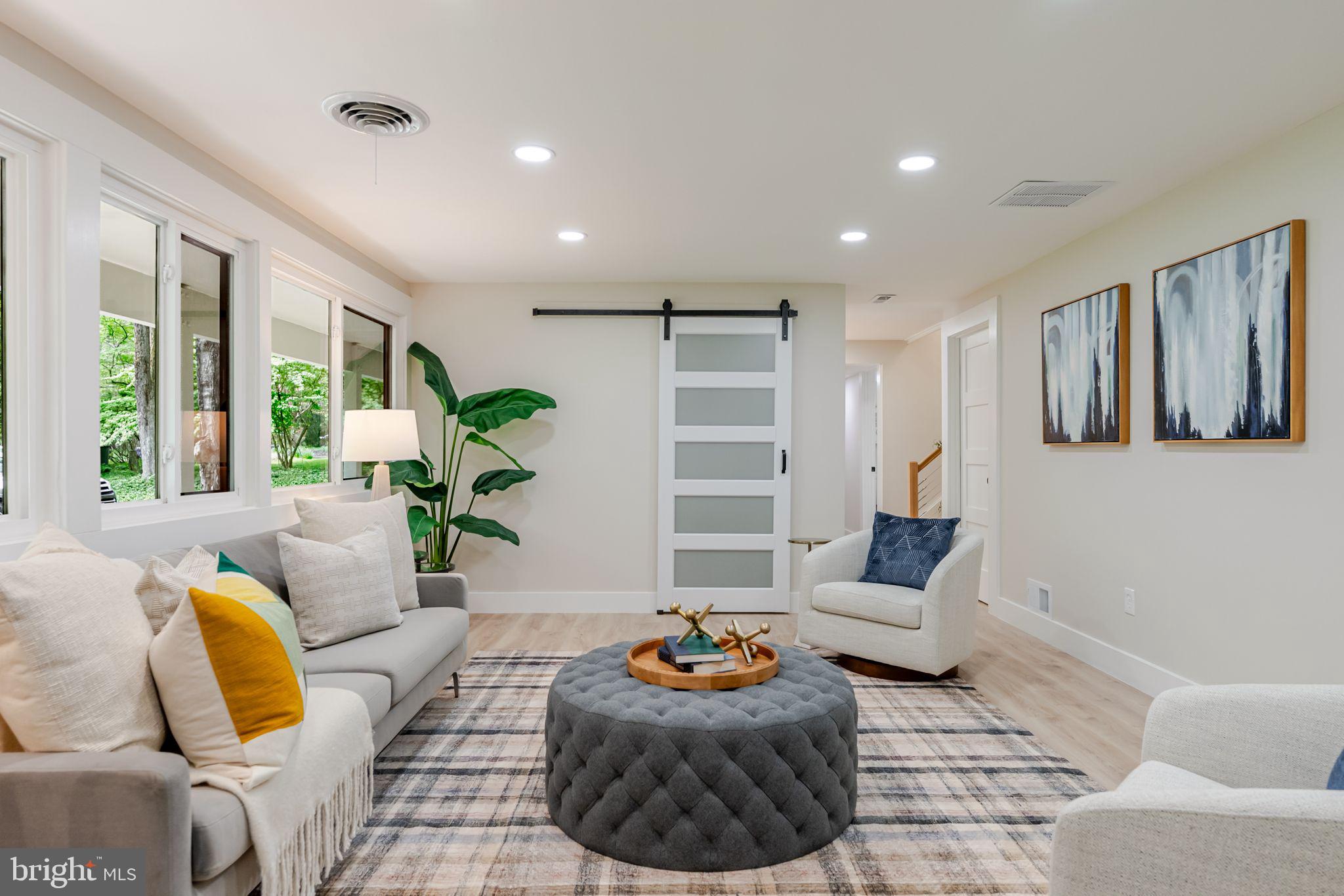 CARDEROCK SPRINGS - Residential