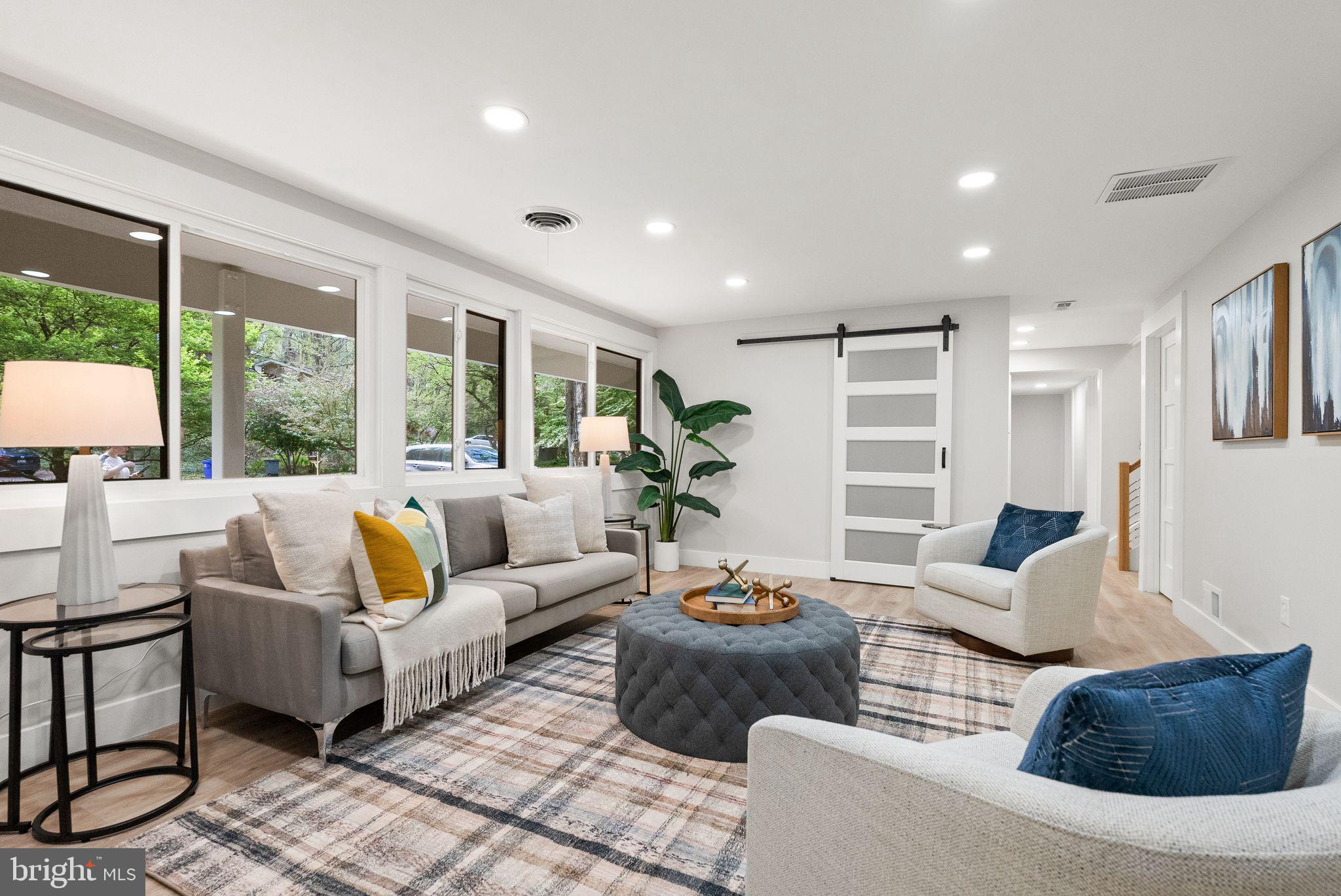 CARDEROCK SPRINGS - Residential