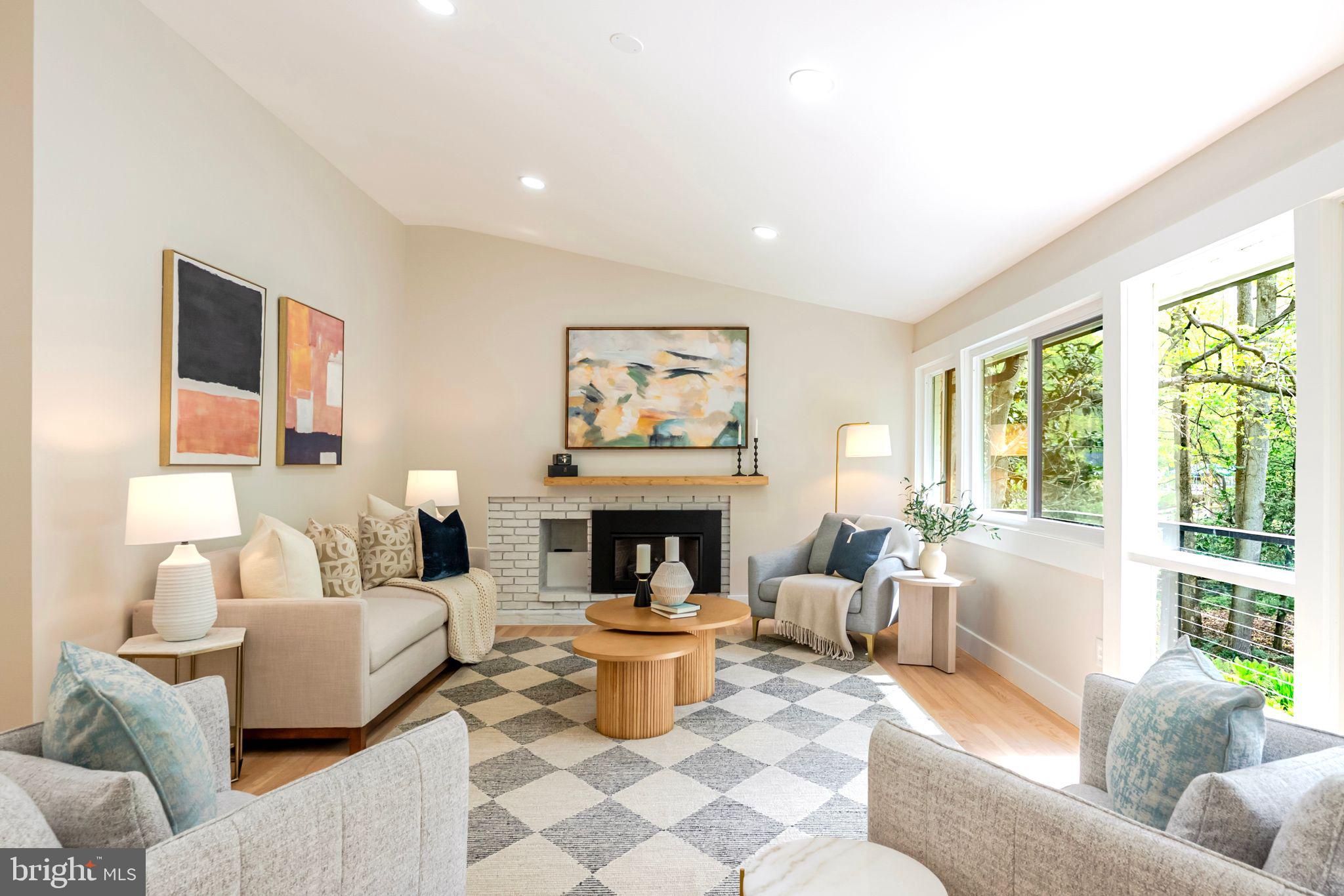 CARDEROCK SPRINGS - Residential