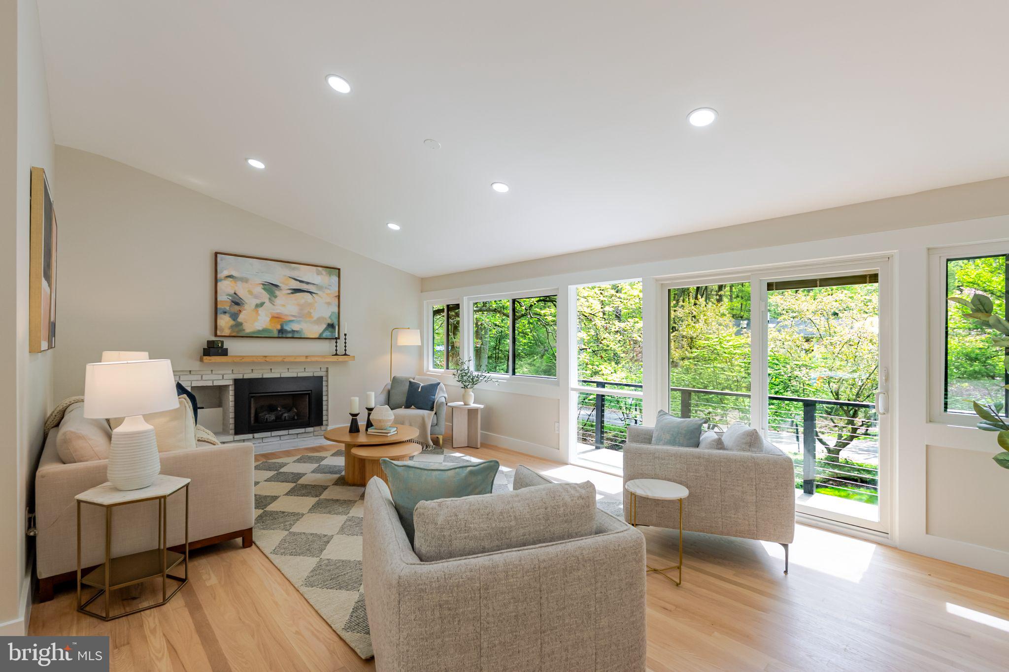 CARDEROCK SPRINGS - Residential