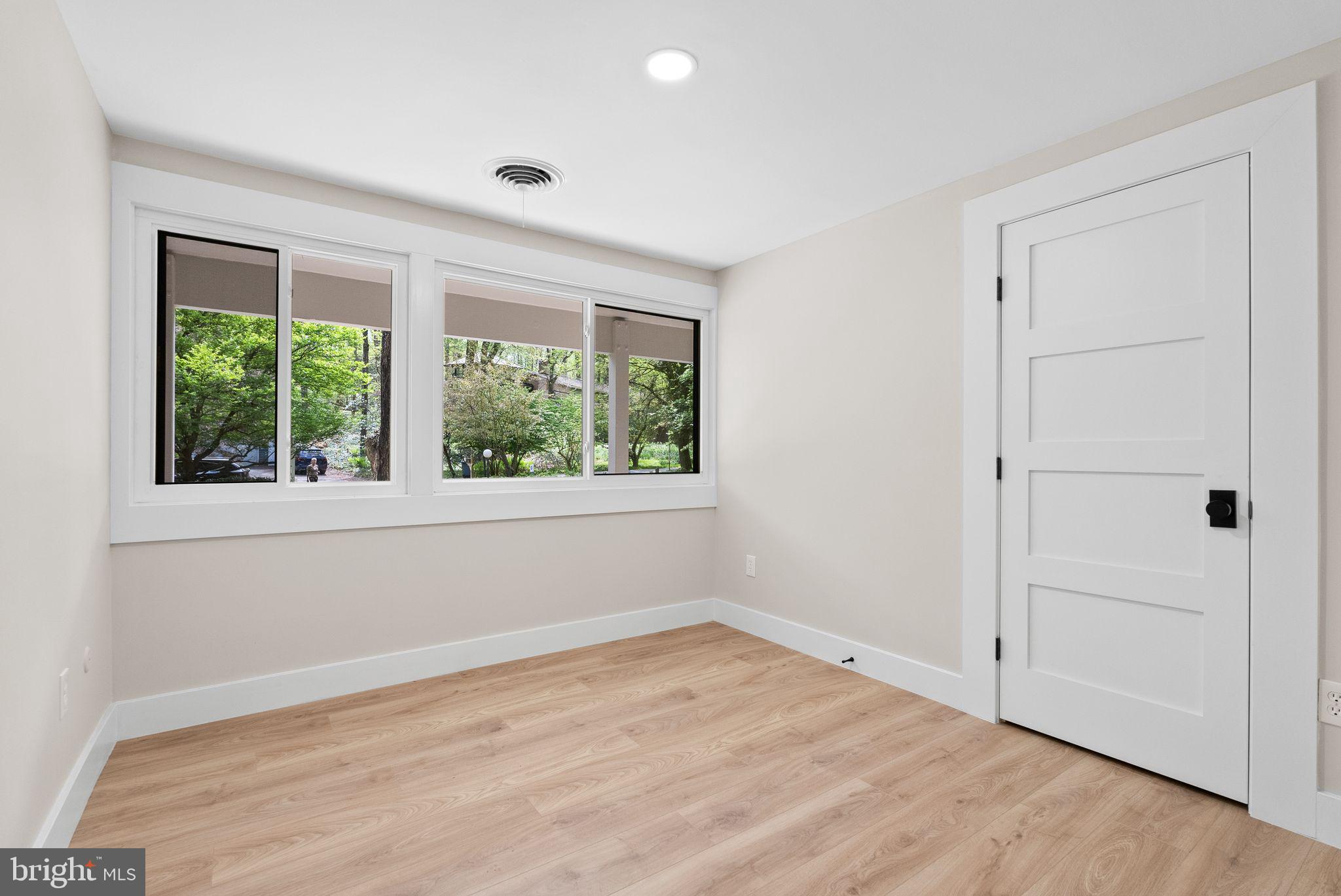 CARDEROCK SPRINGS - Residential