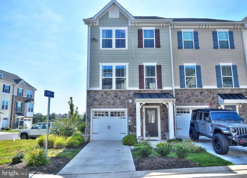 Townhouse For Sale - 8233 Secluded Cove Lane<br/> BALTIMORE, MD 21204