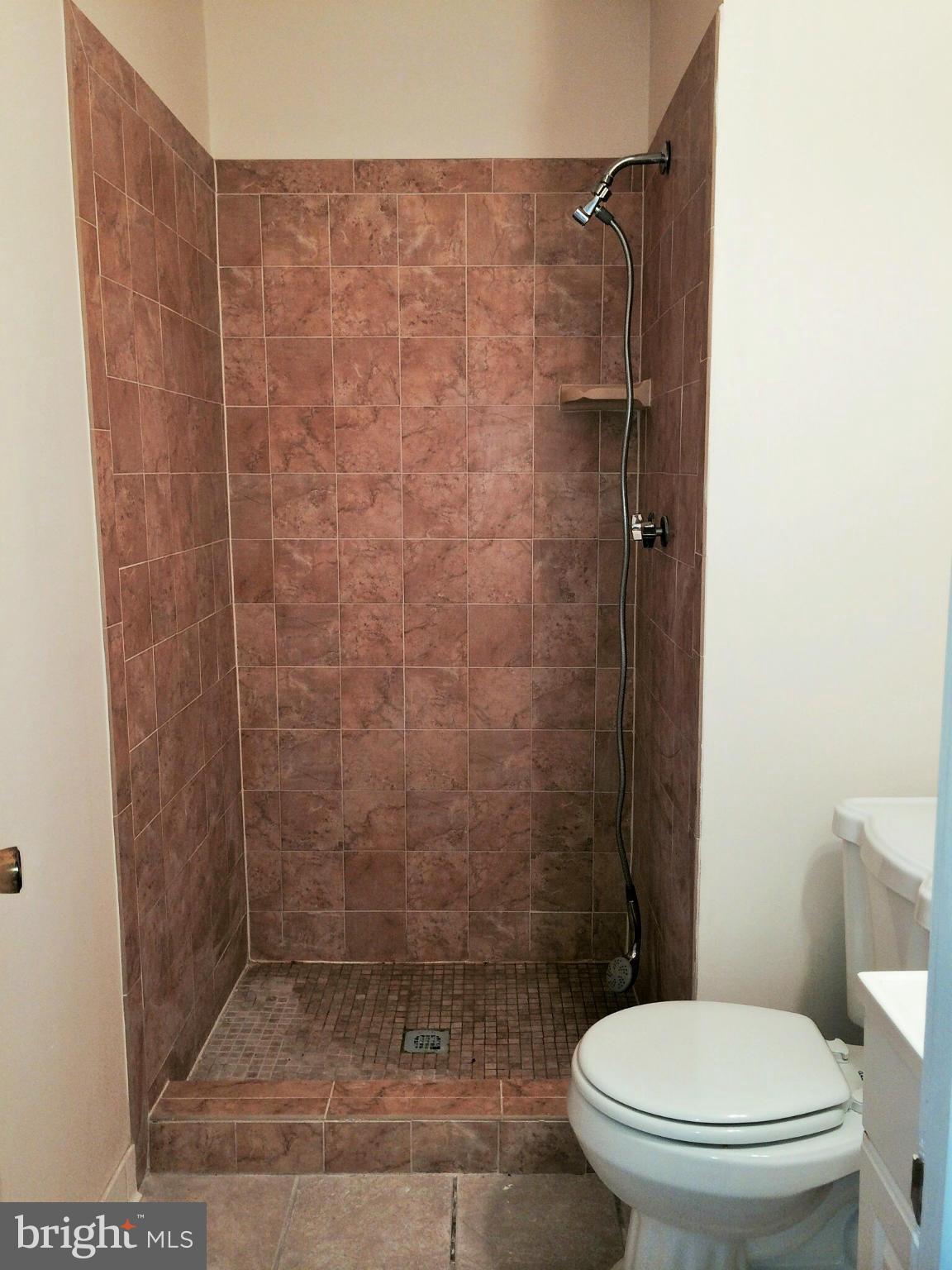 ELYSIAN WOODS - Residential Lease