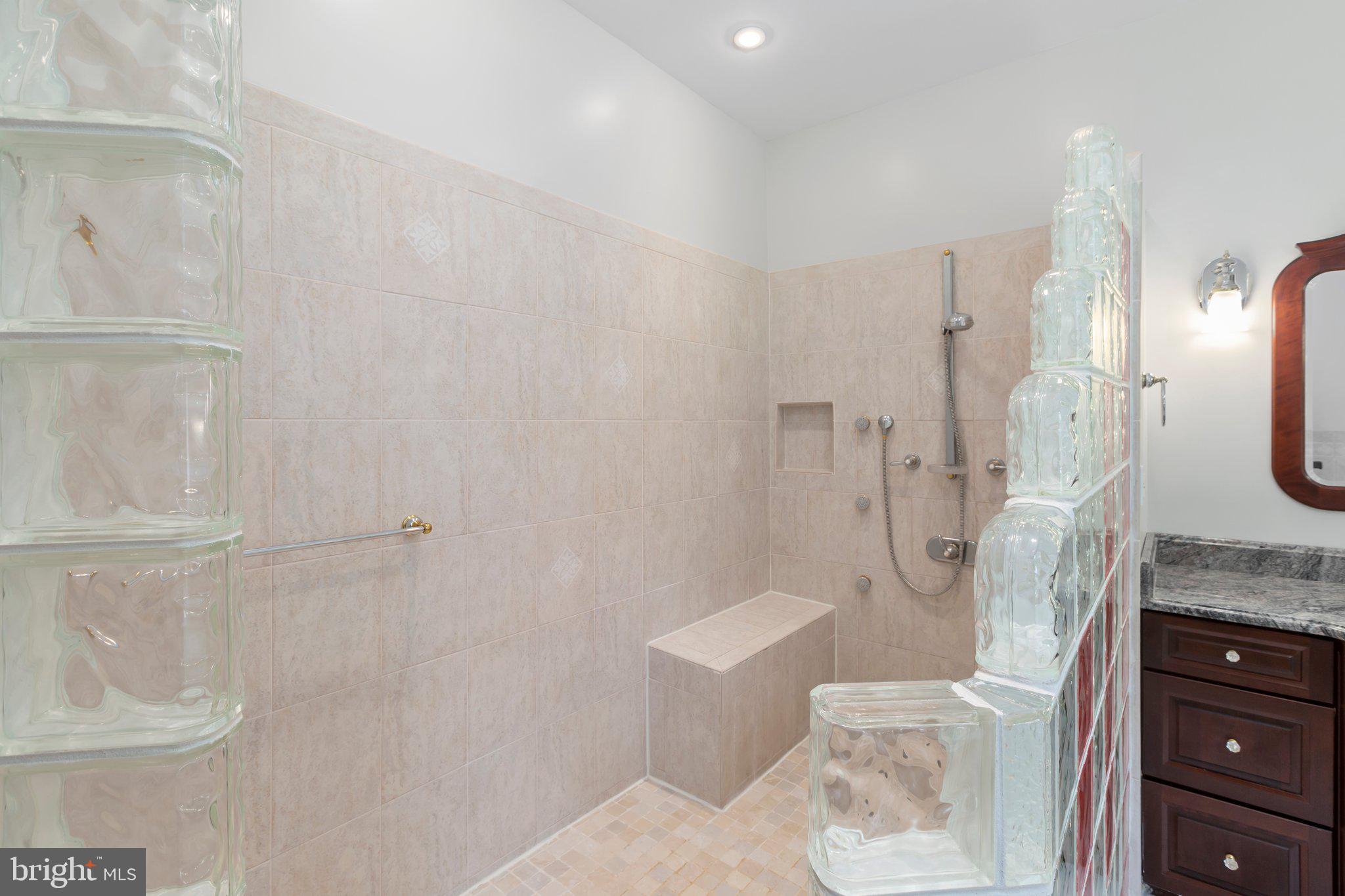 PEACOCK STATION - Residential