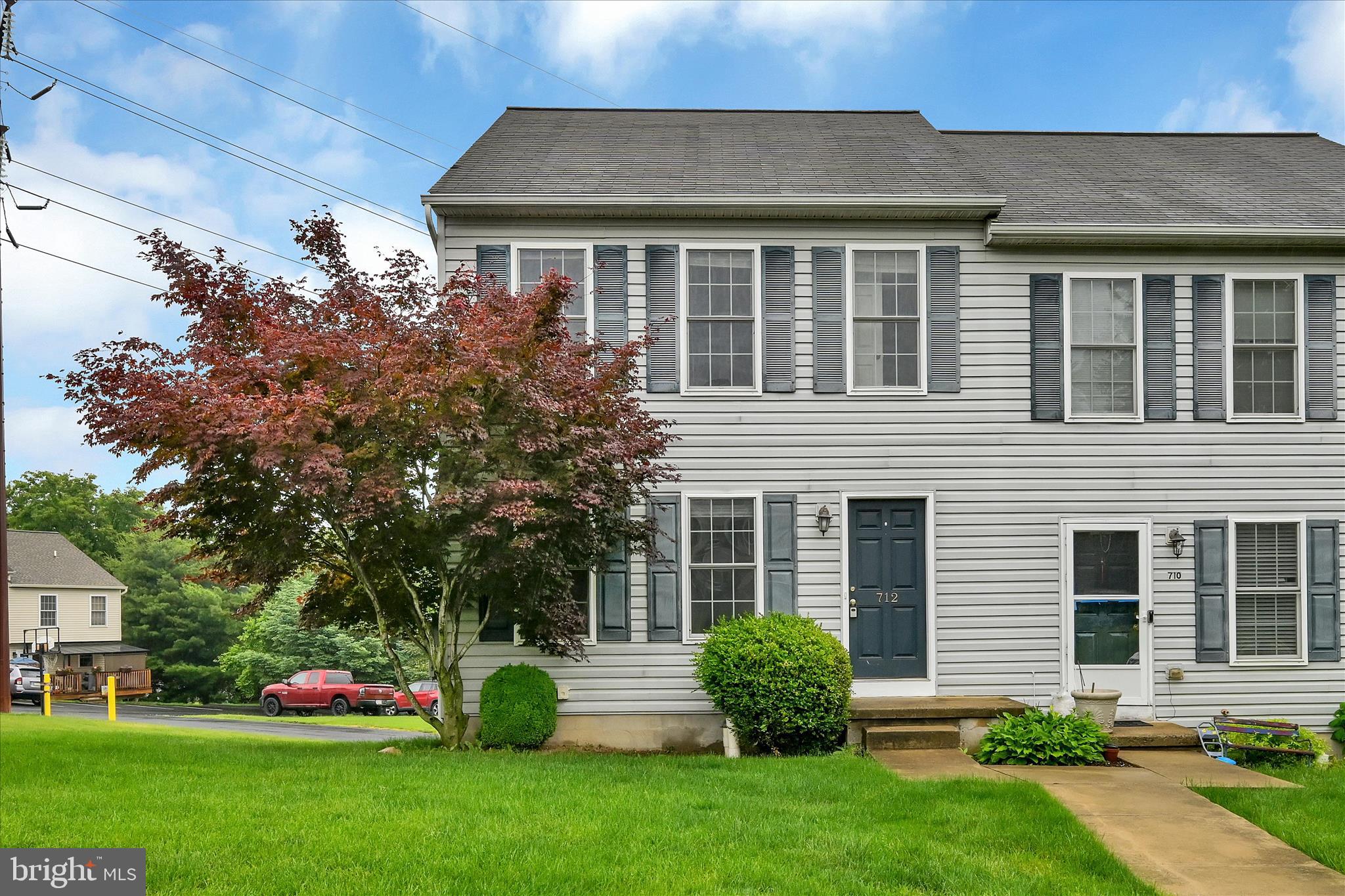 712 KNOLL DRIVE