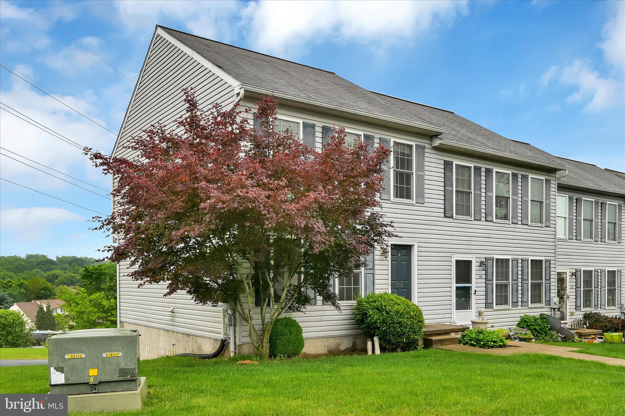 712 KNOLL DRIVE