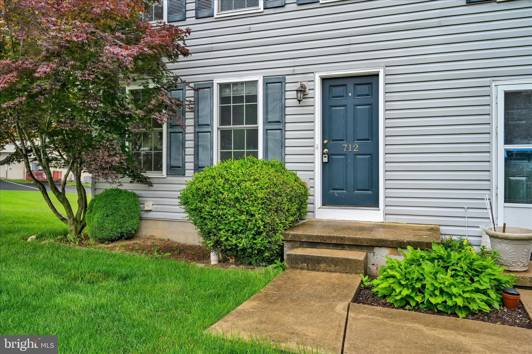 712 KNOLL DRIVE