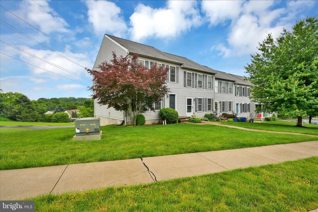 Photo of 712 Knoll Drive, MOUNT JOY, PA 17552 (MLS # PALA2089110)
