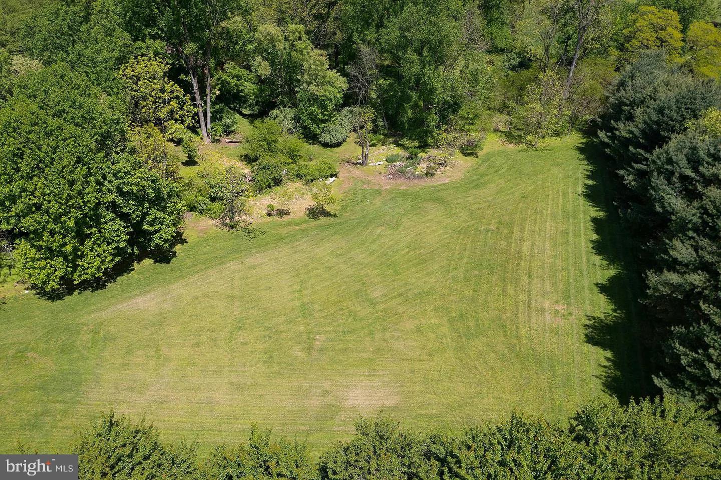 5 LARCHMONT COURT 1/2