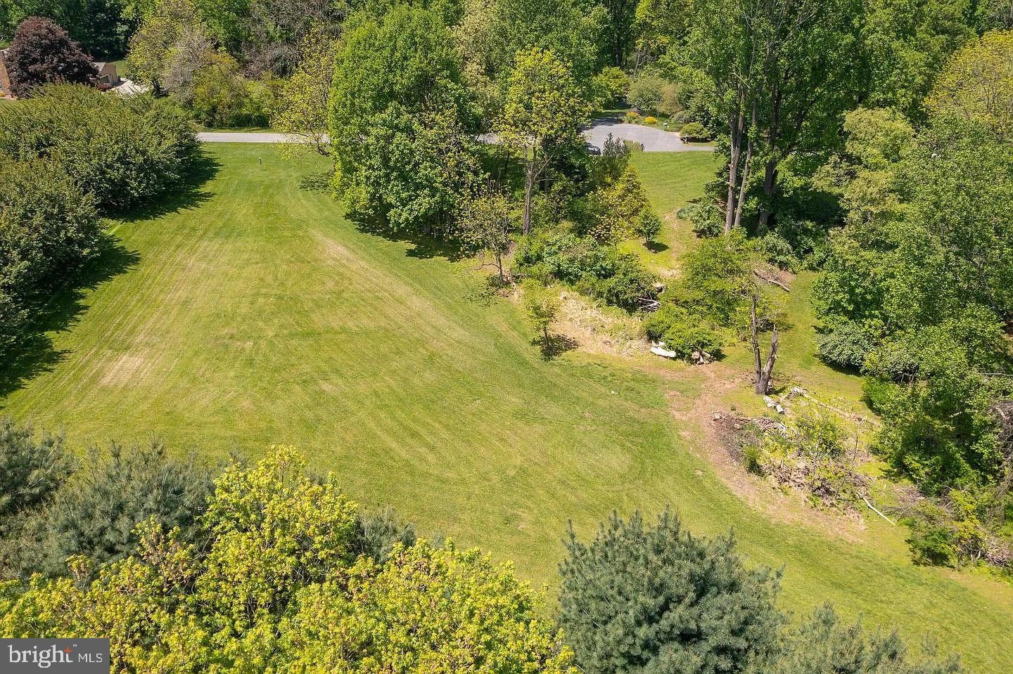 5 LARCHMONT COURT 1/2