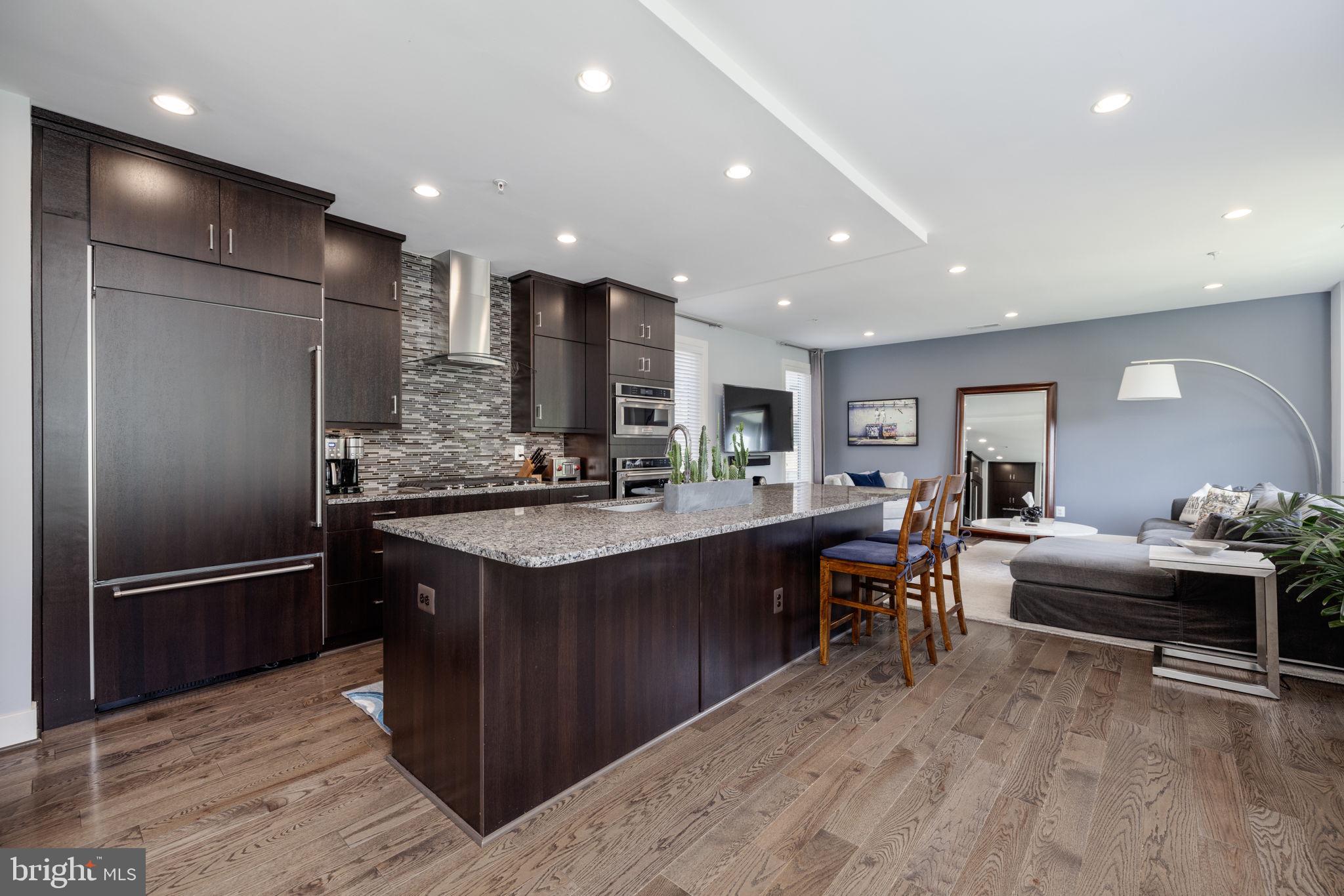 MONTGOMERY ROW - Residential