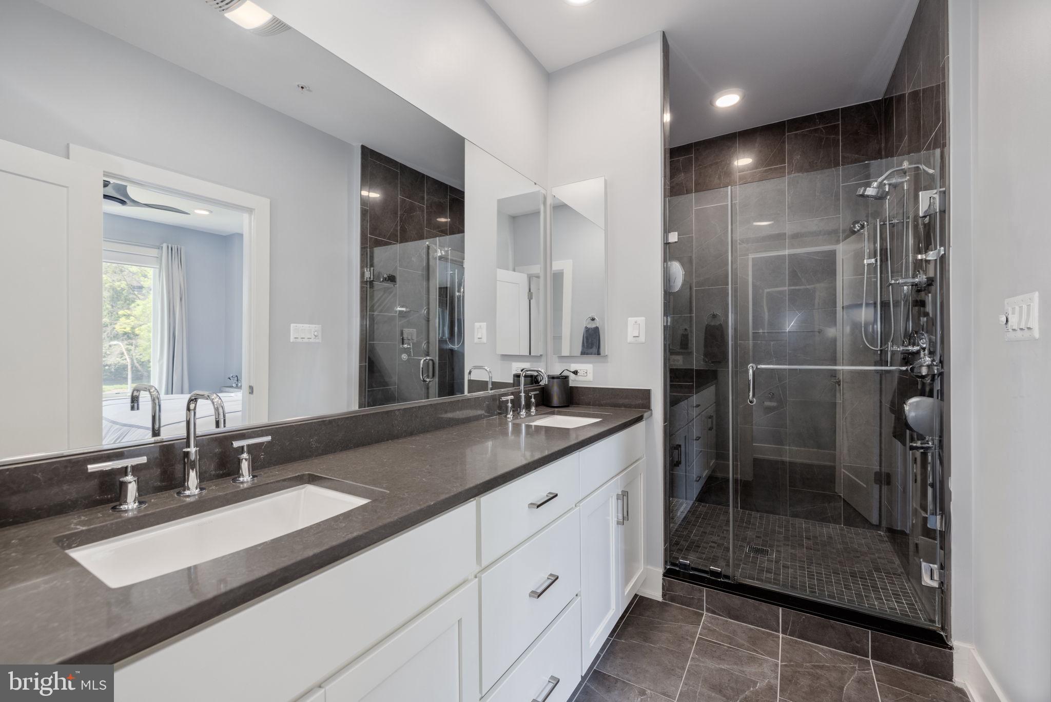 MONTGOMERY ROW - Residential