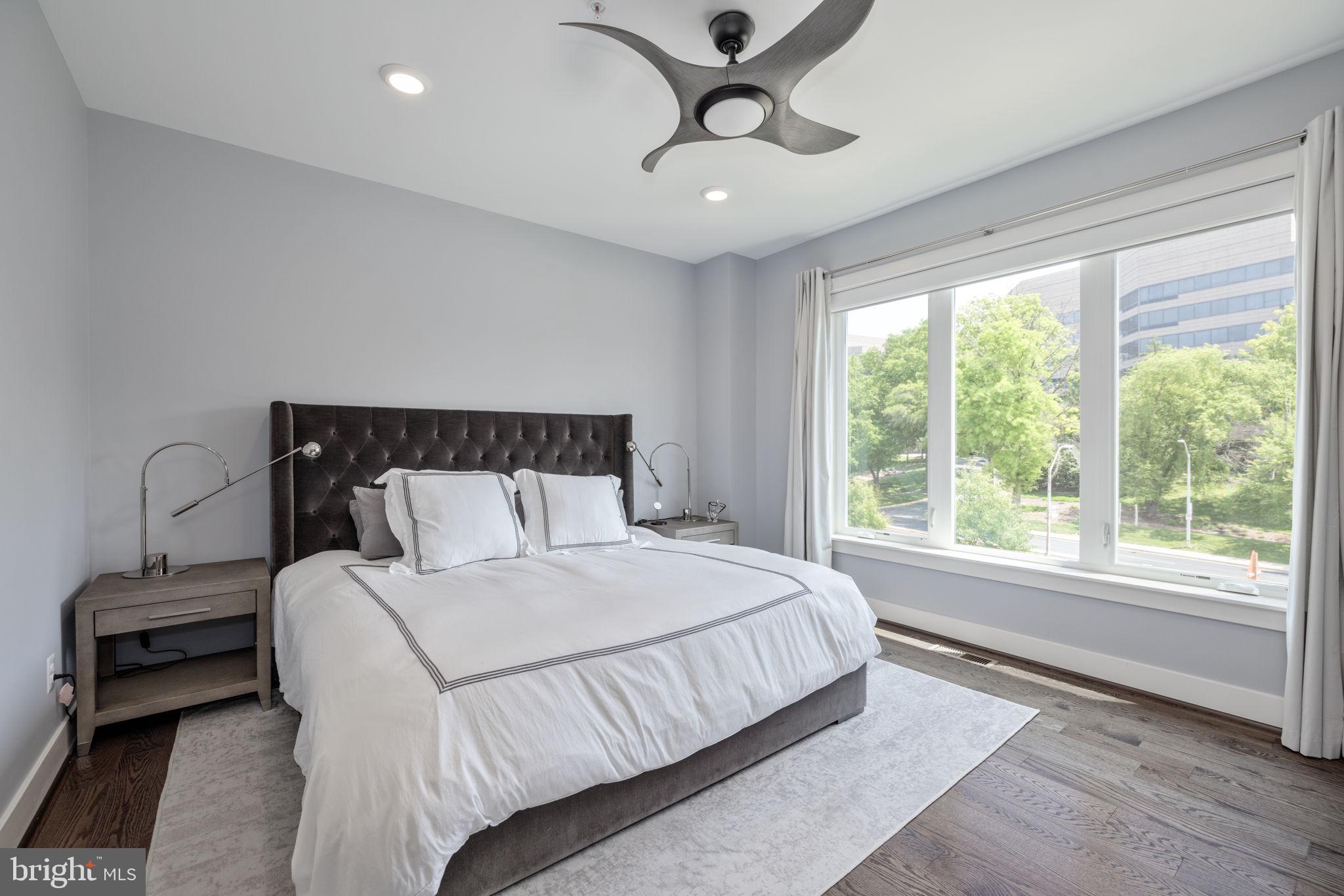 MONTGOMERY ROW - Residential