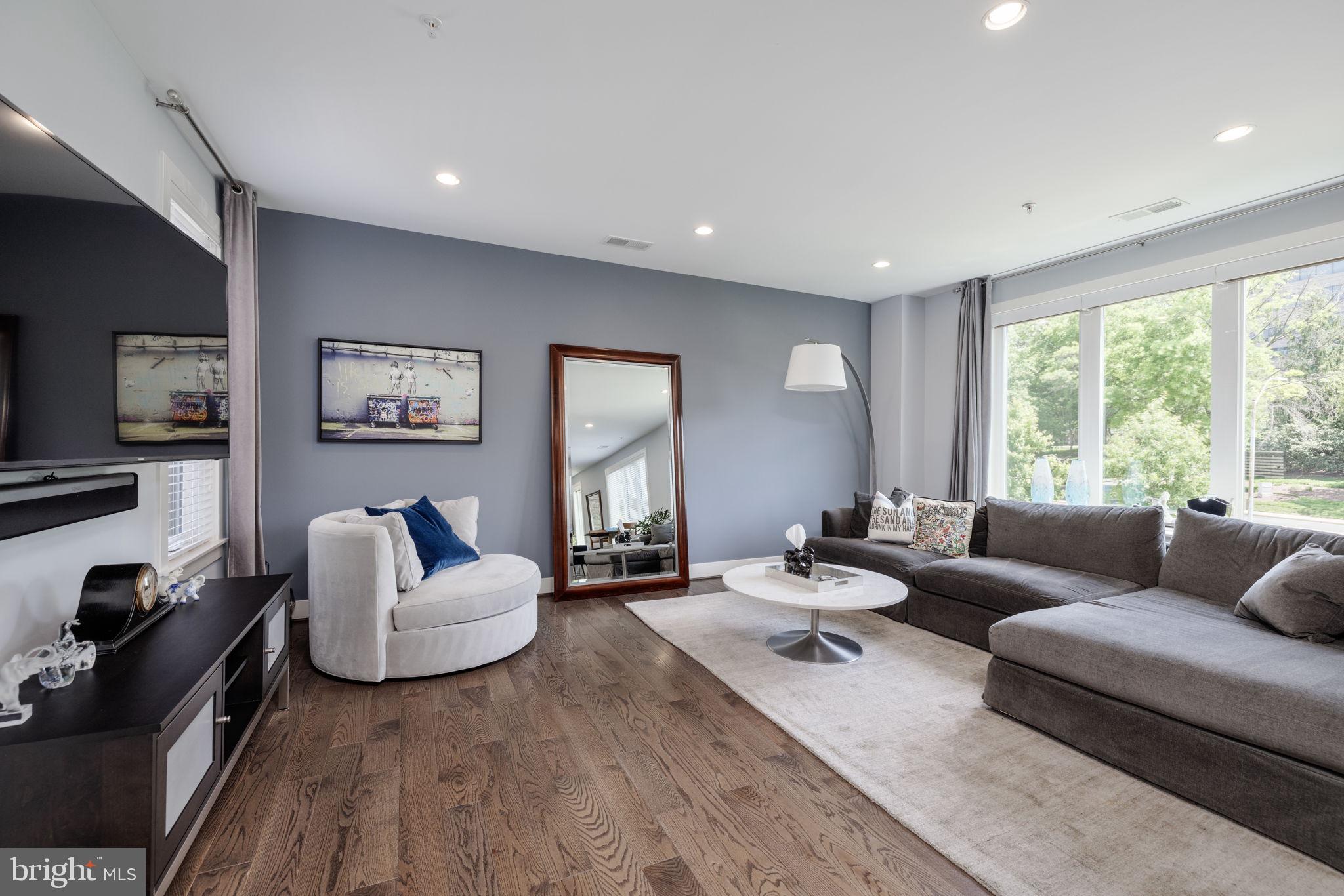 MONTGOMERY ROW - Residential