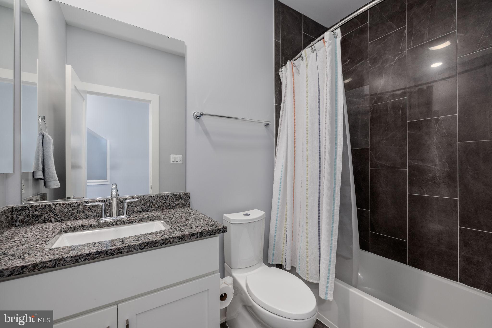 MONTGOMERY ROW - Residential