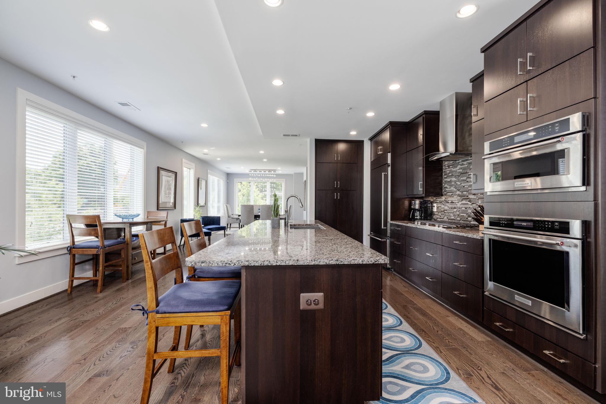 MONTGOMERY ROW - Residential