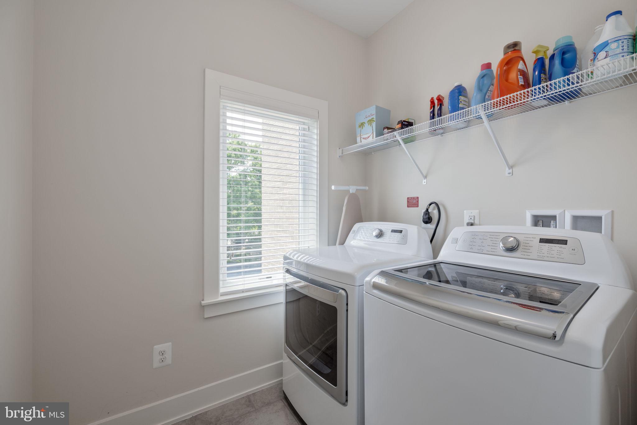 MONTGOMERY ROW - Residential