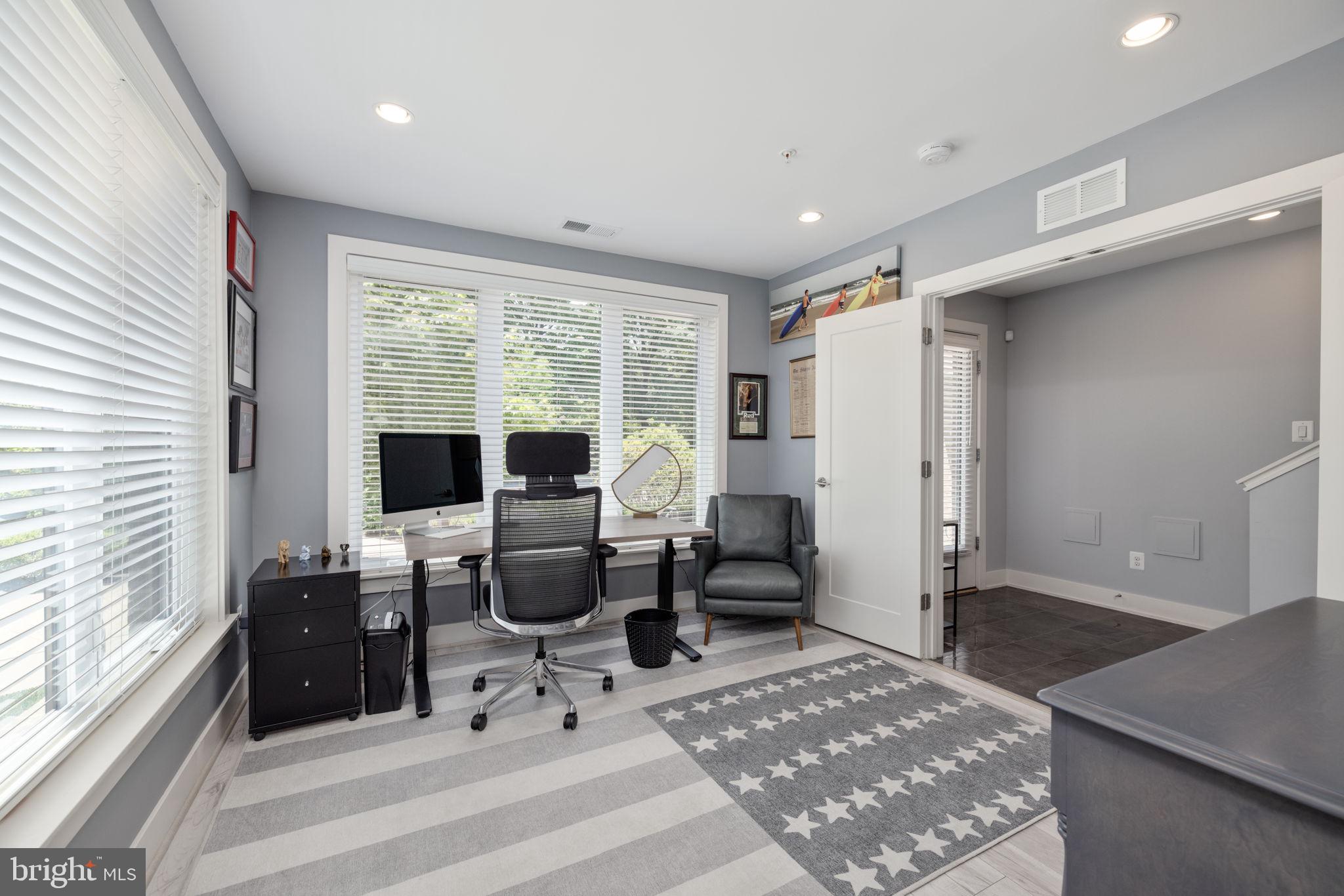 MONTGOMERY ROW - Residential