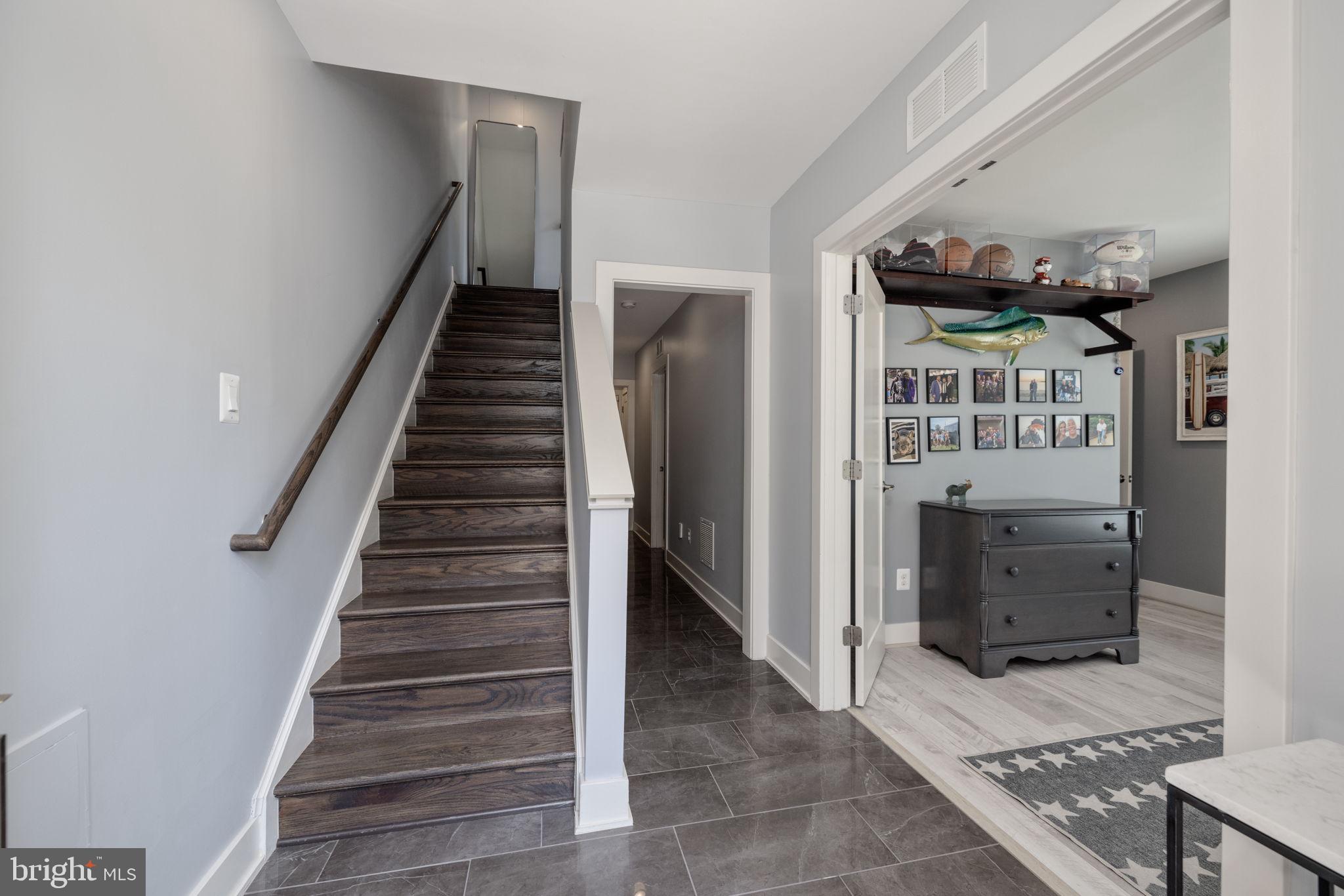 MONTGOMERY ROW - Residential