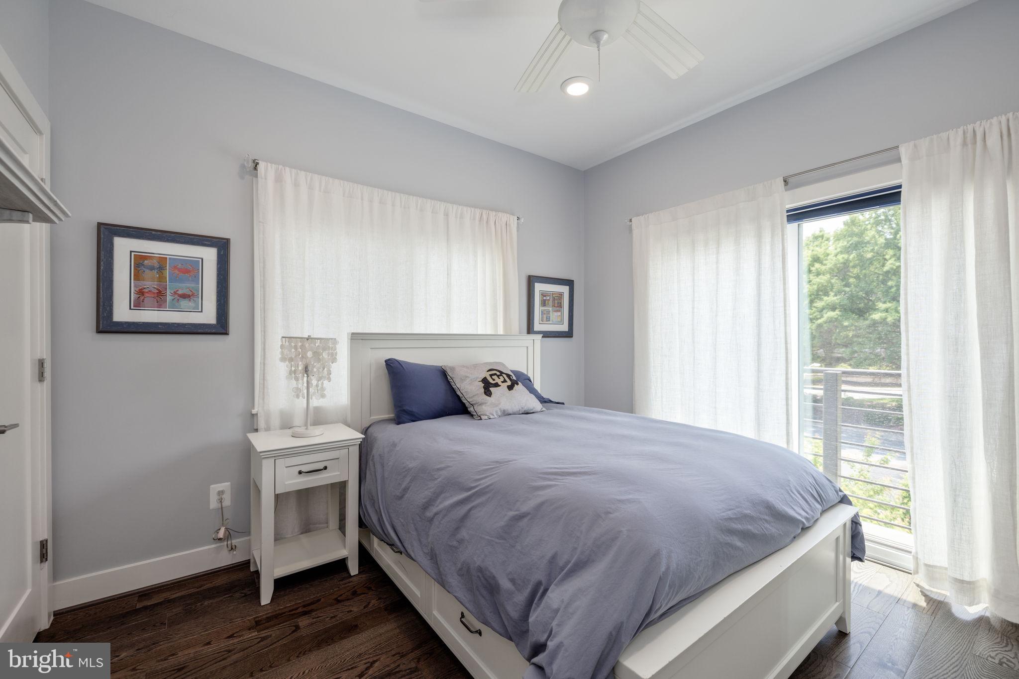 MONTGOMERY ROW - Residential