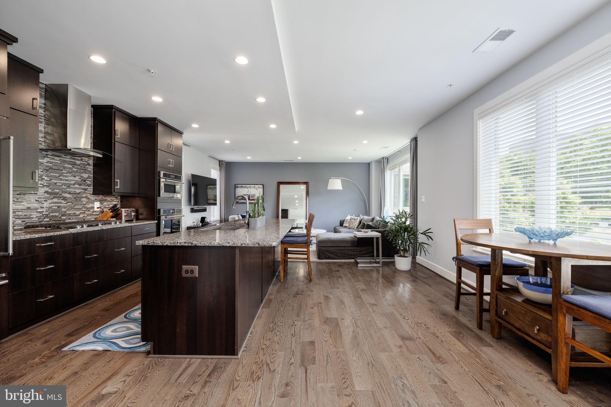 MONTGOMERY ROW - Residential