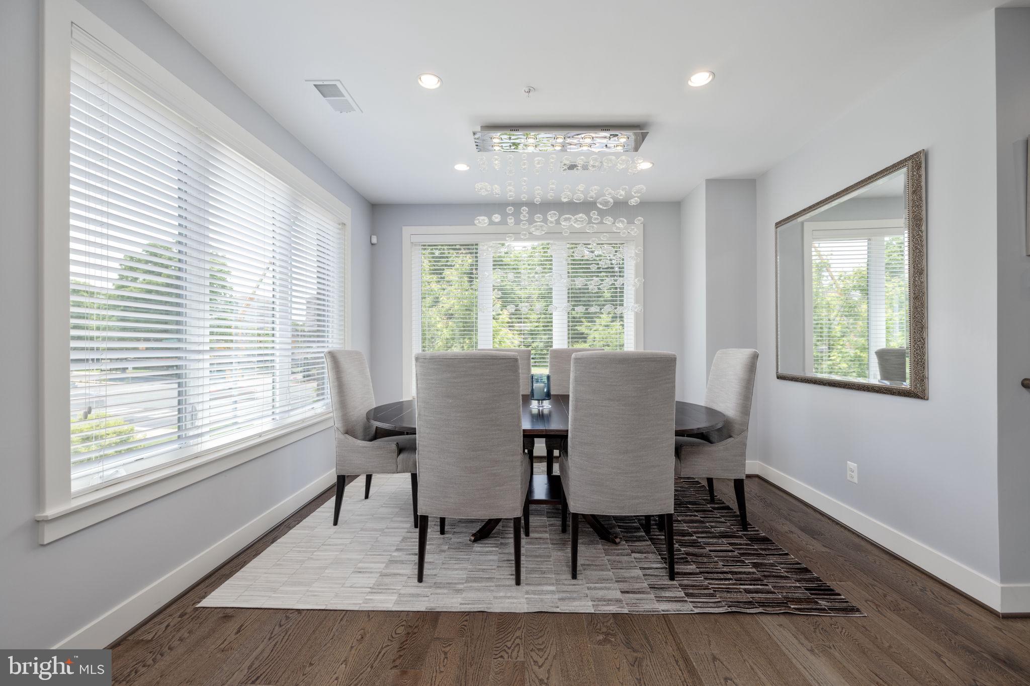 MONTGOMERY ROW - Residential