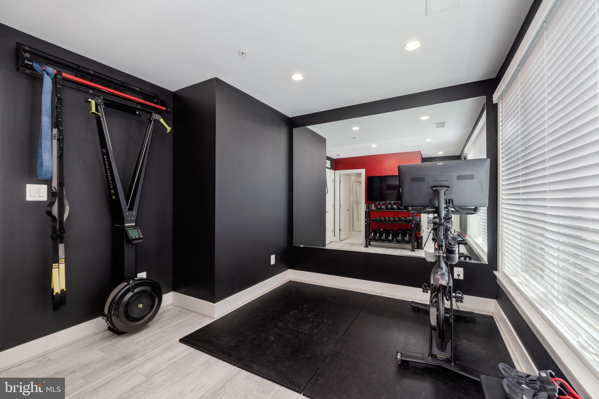 MONTGOMERY ROW - Residential