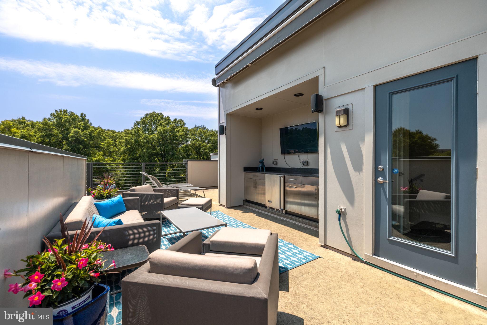 MONTGOMERY ROW - Residential