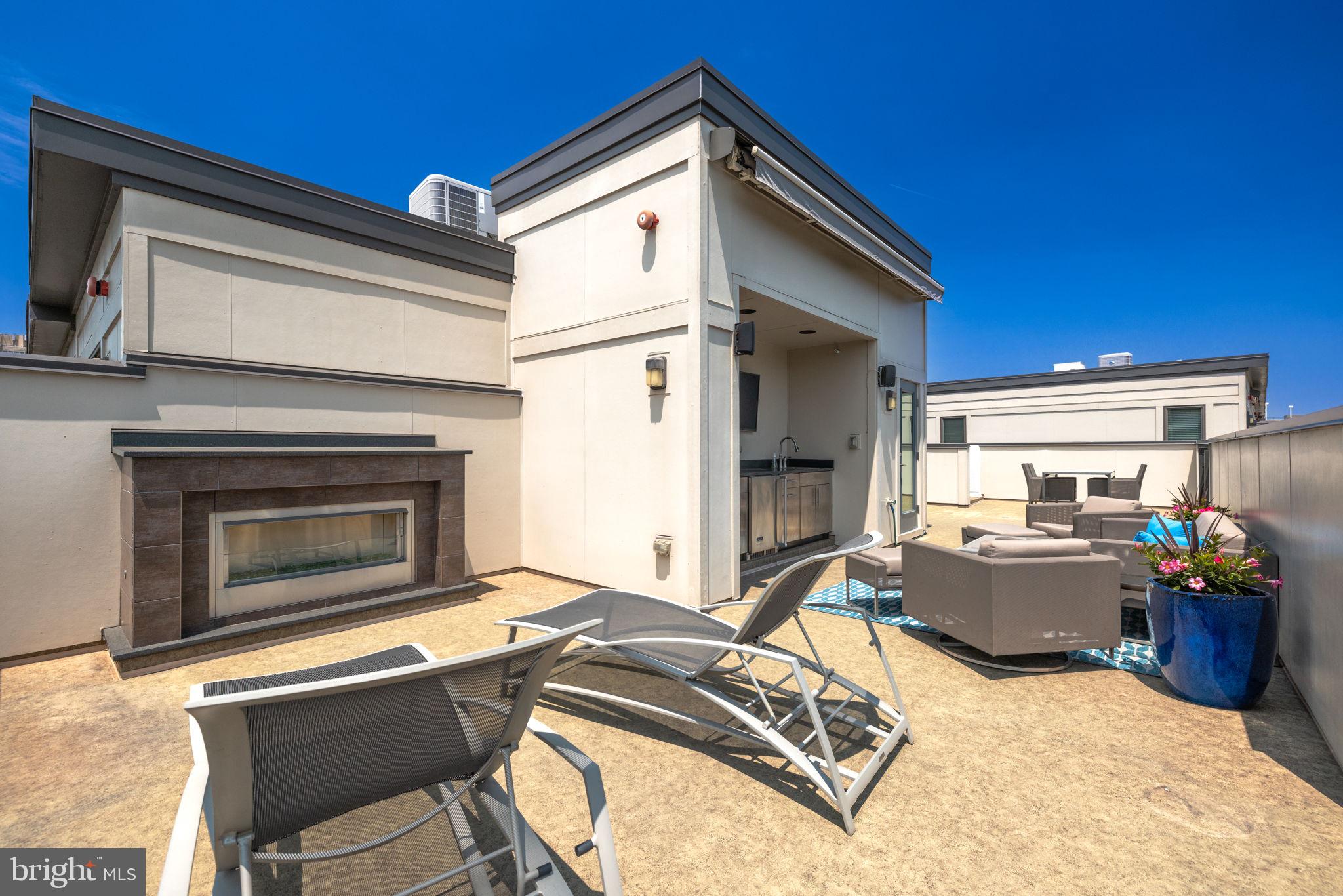 MONTGOMERY ROW - Residential