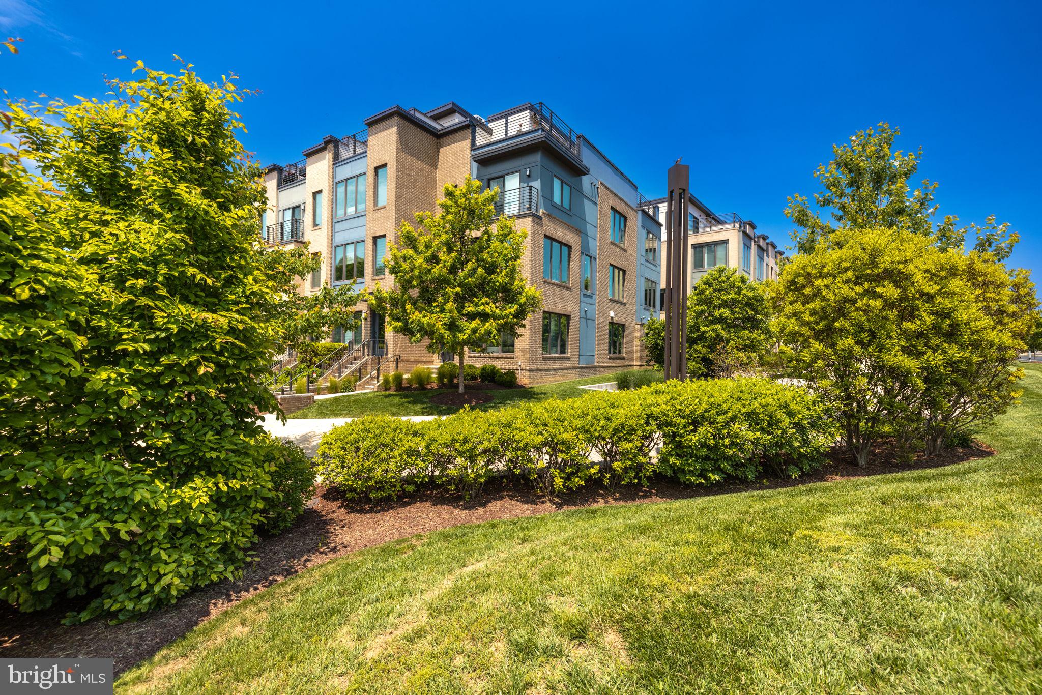 MONTGOMERY ROW - Residential