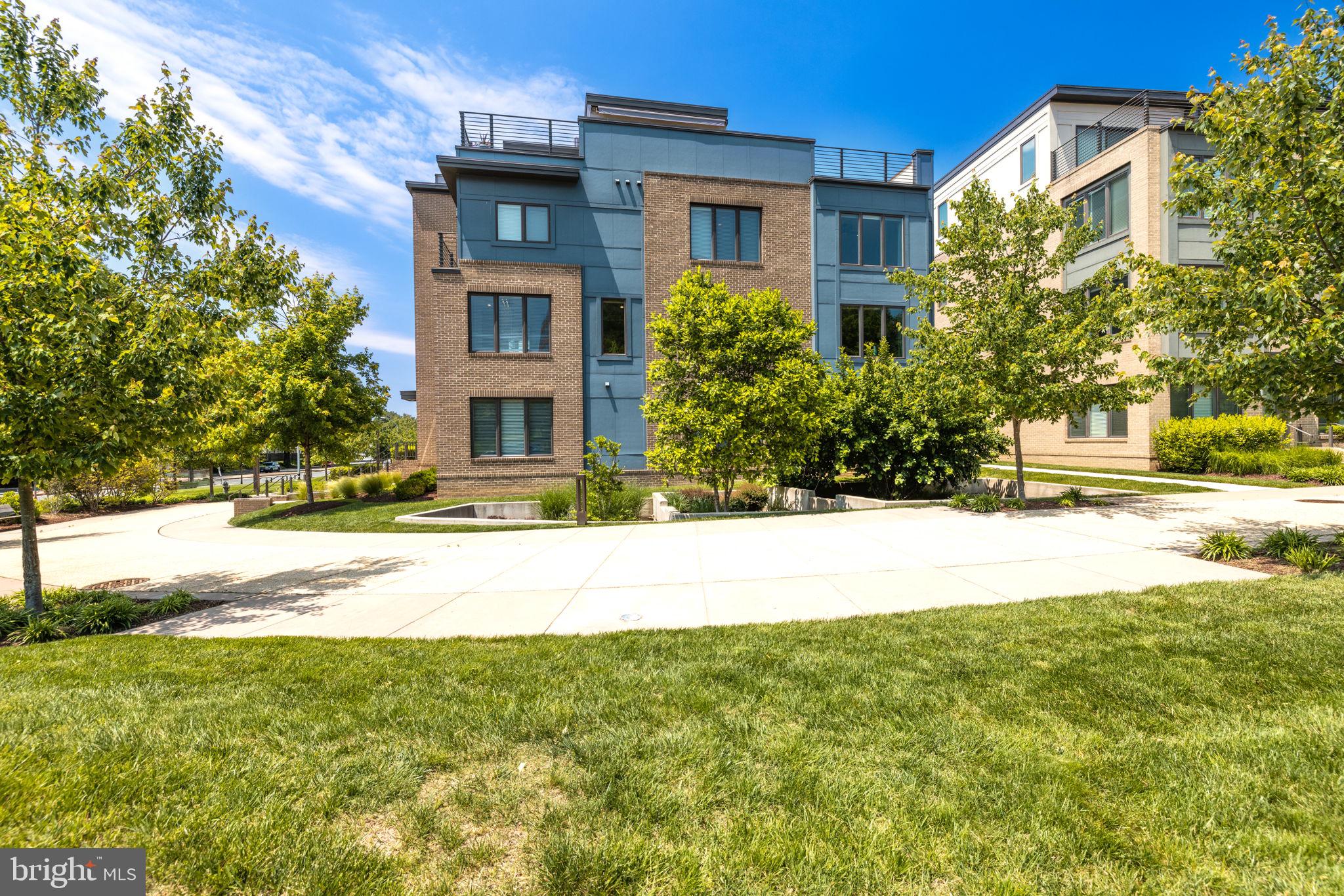 MONTGOMERY ROW - Residential